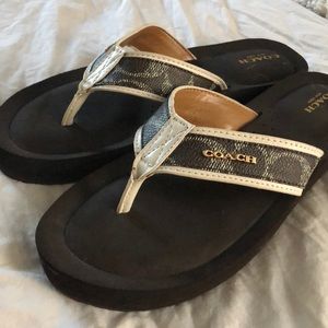 Coach signature flip flops sandals size 8